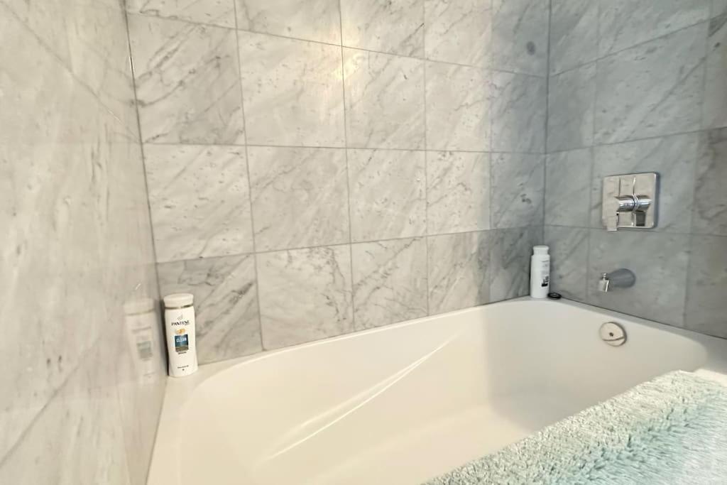 New Superior Lakeview Luxury Top Floor 3-Bedroom Suite On 48Th Floor Toronto Exterior photo